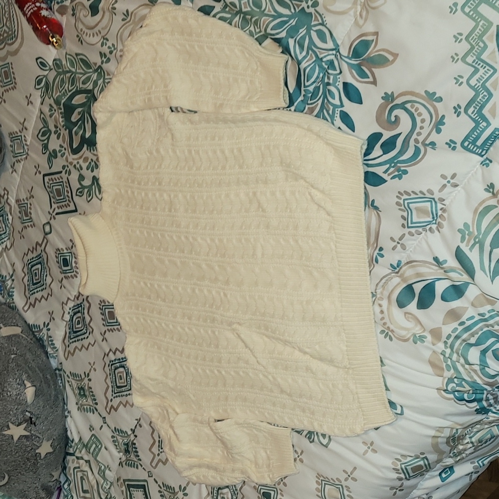 Size small vintage Jeanne Pierre cablenet sweater.